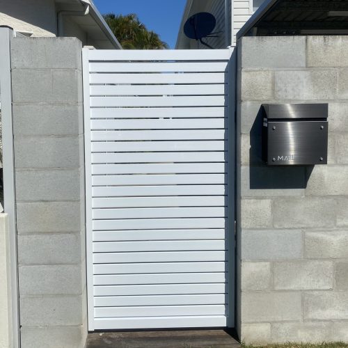 Slat gate Pearl white
